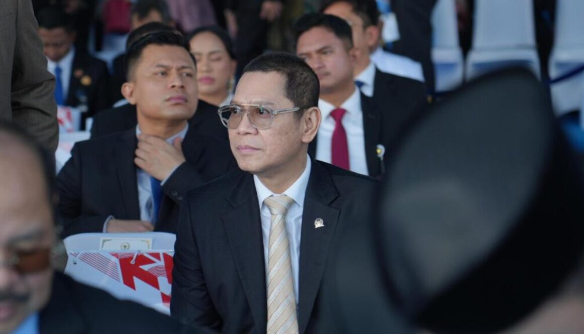 Adies Kadir dan Uya Kuya Aktif Lagi Setelah Putusan Paripurna DPR